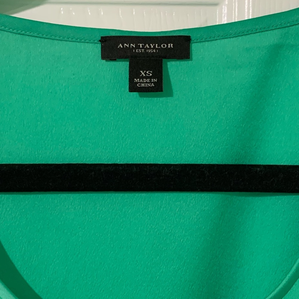 Ann Taylor Sleeveless Blouse - Picture 5 of 6